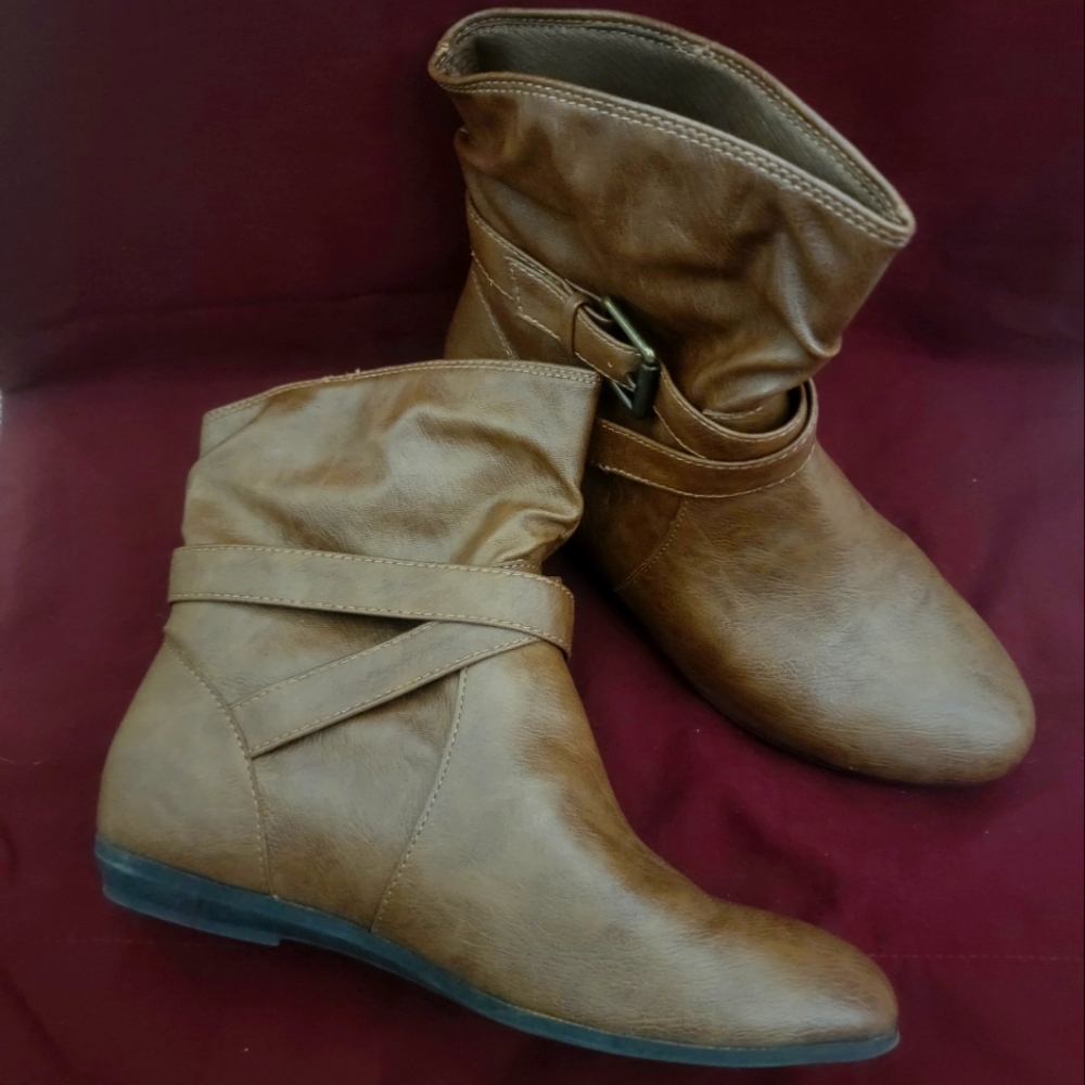 American eagle size 9w above ankle brown ladies boots with buckle never worn